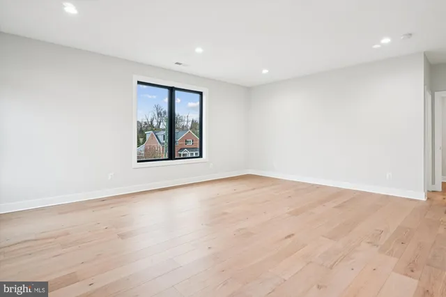 $2,395,000 | 6707 Hallwood Avenue, Falls Church, VA 22046