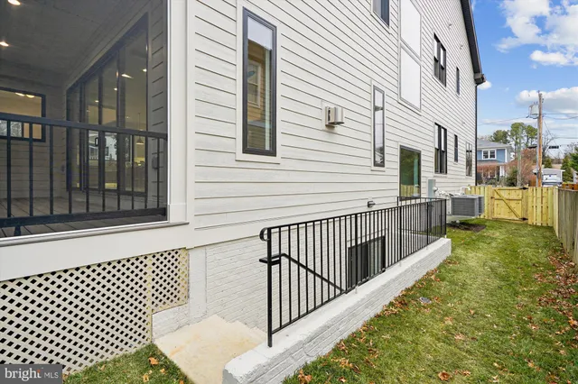 $2,395,000 | 6707 Hallwood Avenue, Falls Church, VA 22046