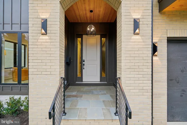 $2,395,000 | 6707 Hallwood Avenue, Falls Church, VA 22046