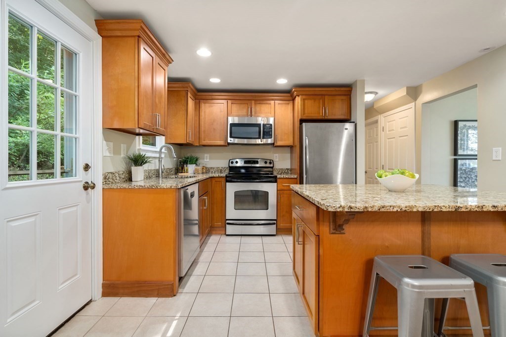 84 Shirley Road Waltham, MA 02452 - Photo 10 of 39 Gallery Image 10