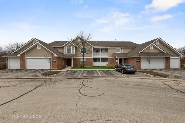 $1,867 | 13 Burberry Circle, Unit 426, Schaumburg, IL 60173