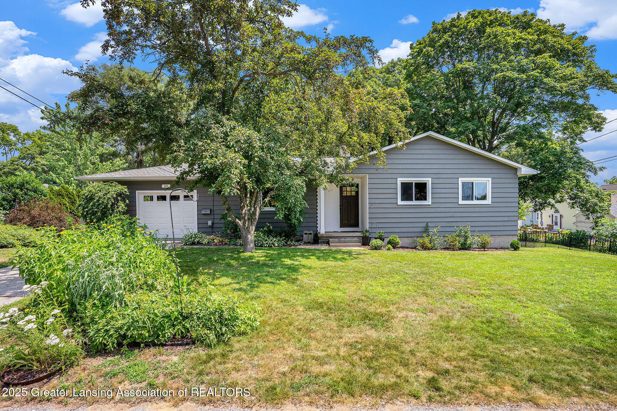 320 Mark Street Spring Lake, MI 49456 - Photo 3 of 26 003_dsc07561_863