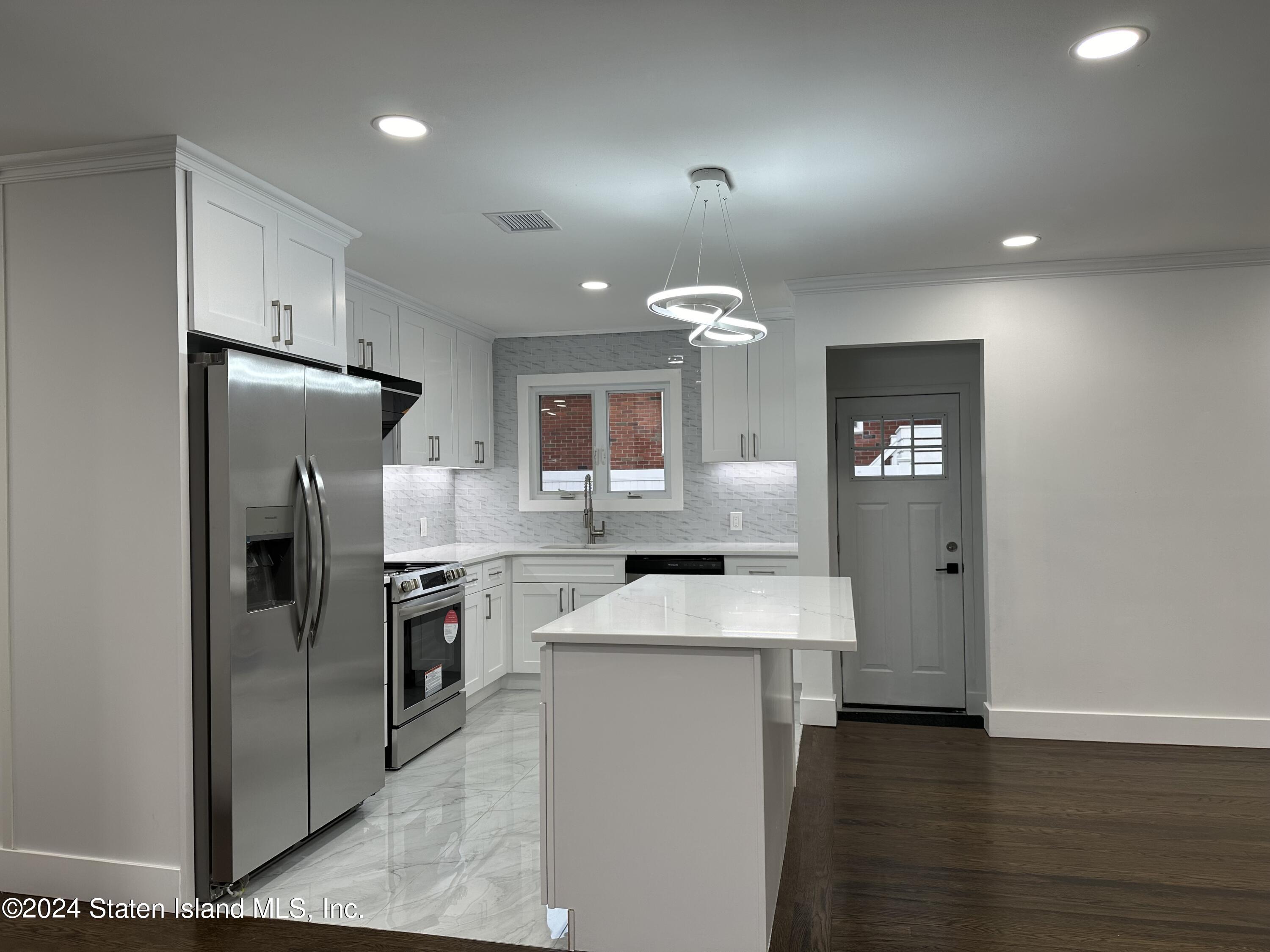 81 Manor Road Staten Island, NY 10310 - Photo 9 of 44 Kitchen