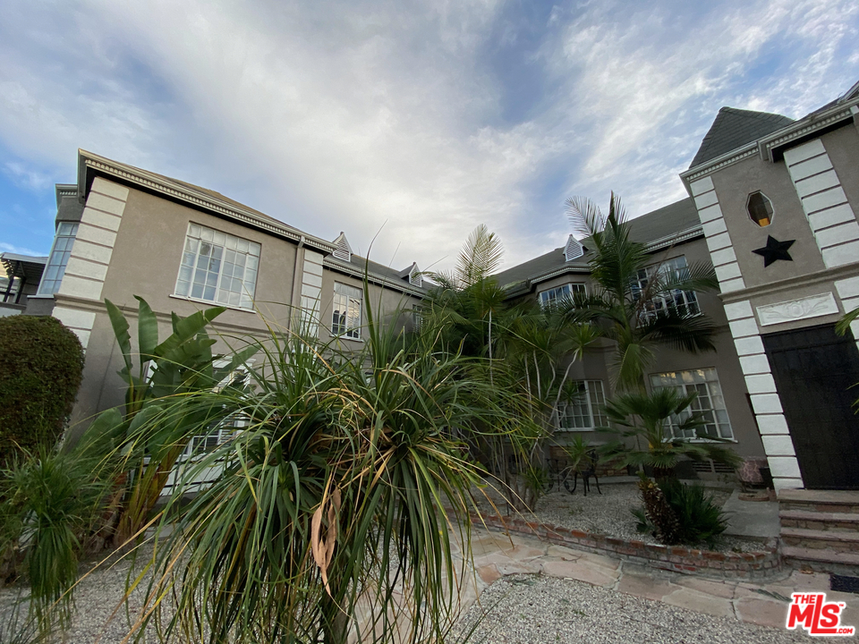 5524 West Olympic Boulevard, Los Angeles, CA 90019 | Compass