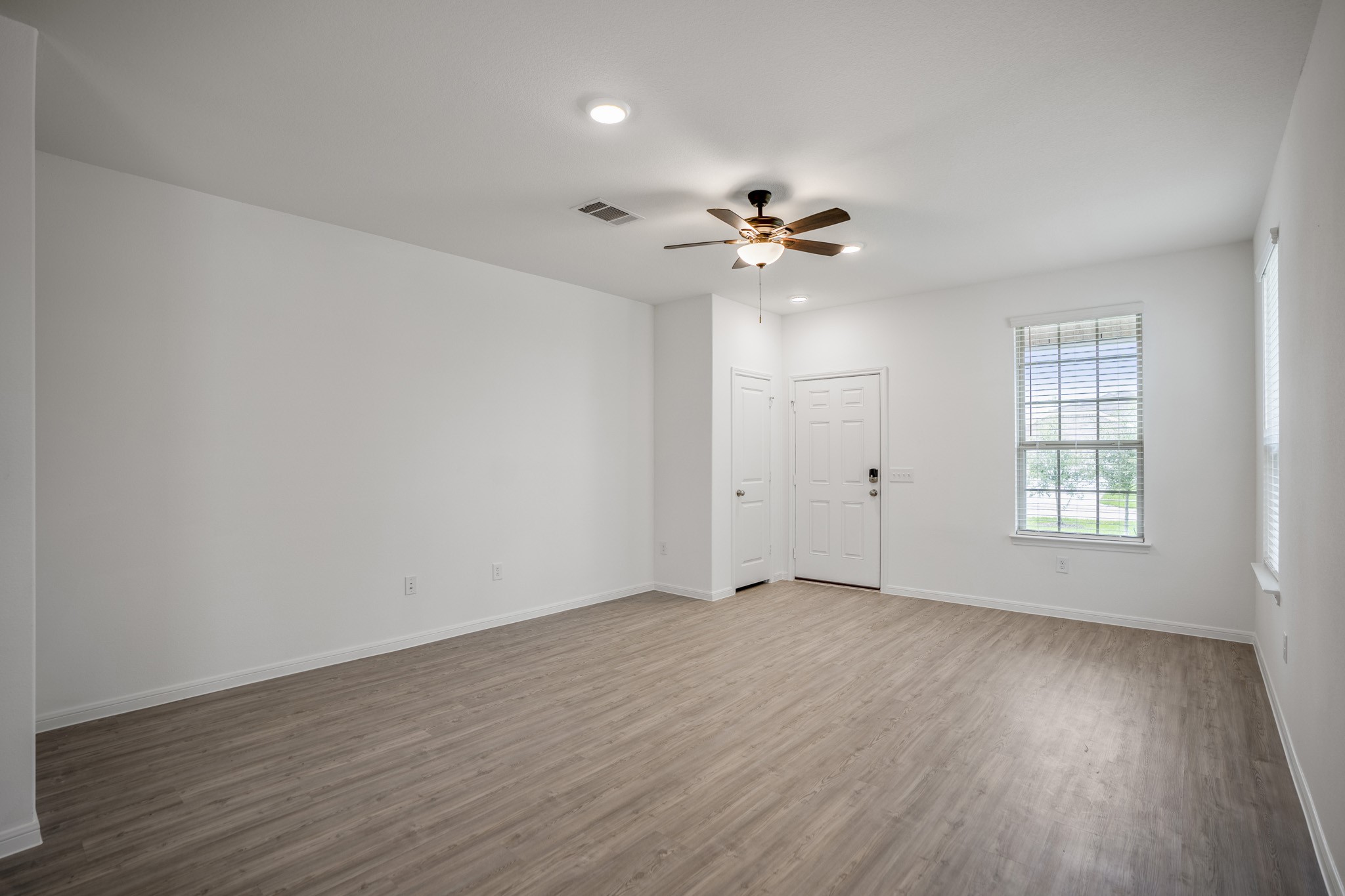 16915 Elm Grove Road Conroe, TX 77302 - Photo 4 of 23