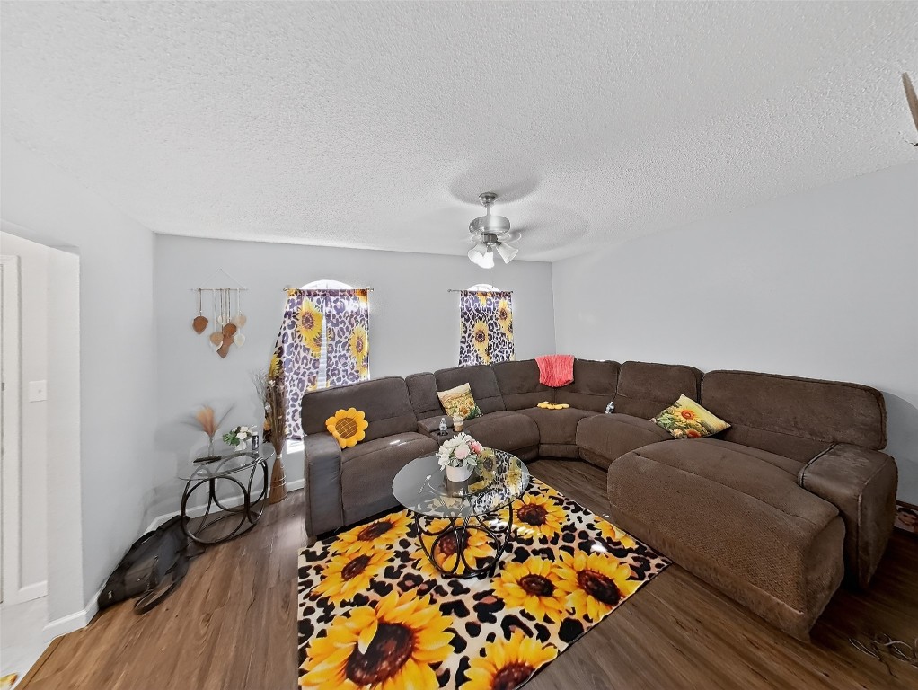 8101 Amelia Road, Unit 404 Houston, TX 77055 - Photo 11 of 39 a living room with furniture and wooden floor