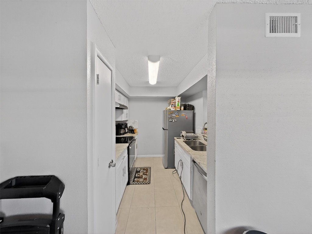 8101 Amelia Road, Unit 404 Houston, TX 77055 - Photo 19 of 39