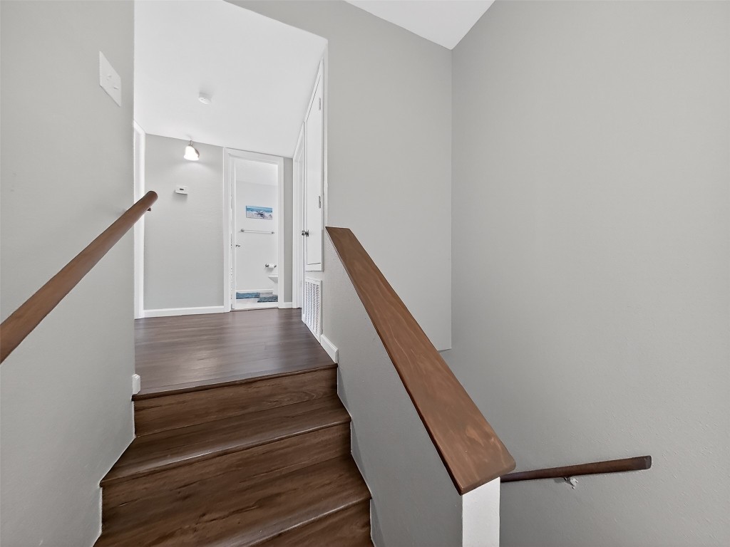 8101 Amelia Road, Unit 404 Houston, TX 77055 - Photo 23 of 39 a view of entryway
