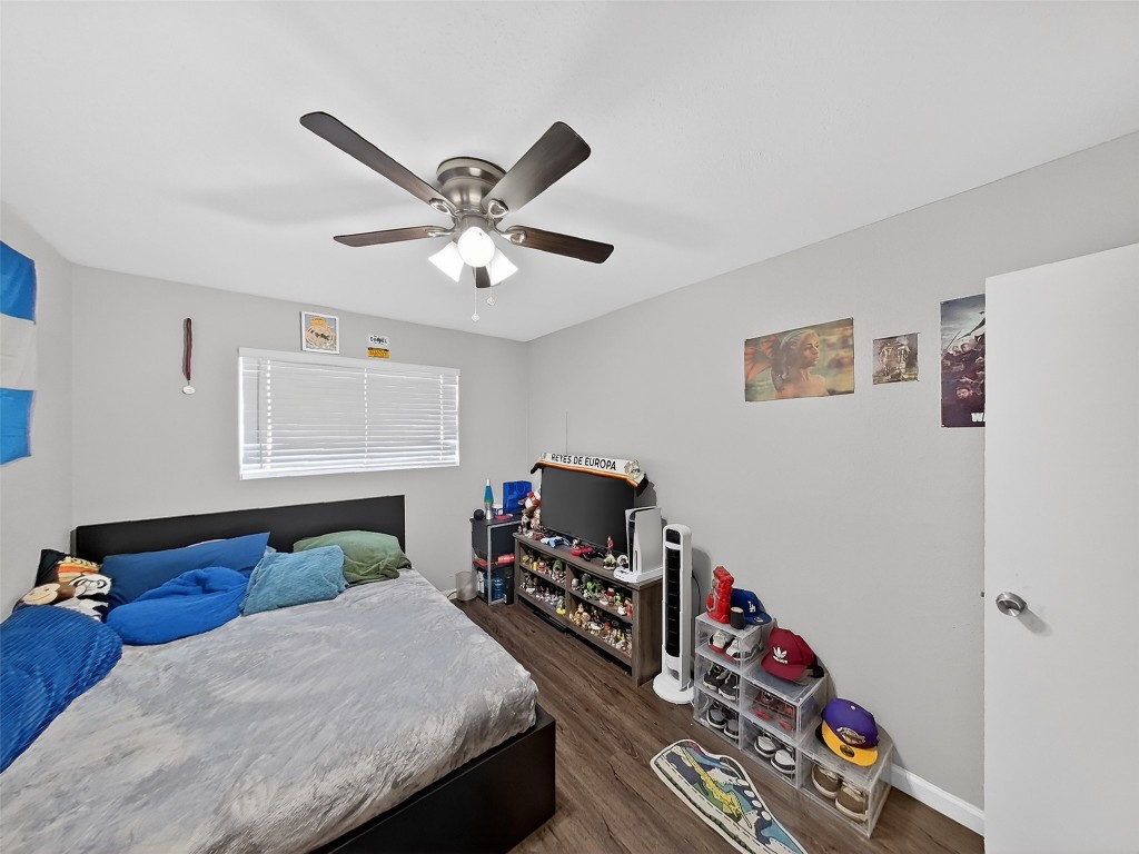 8101 Amelia Road, Unit 404 Houston, TX 77055 - Photo 27 of 39 a bedroom with a bed and a chandelier