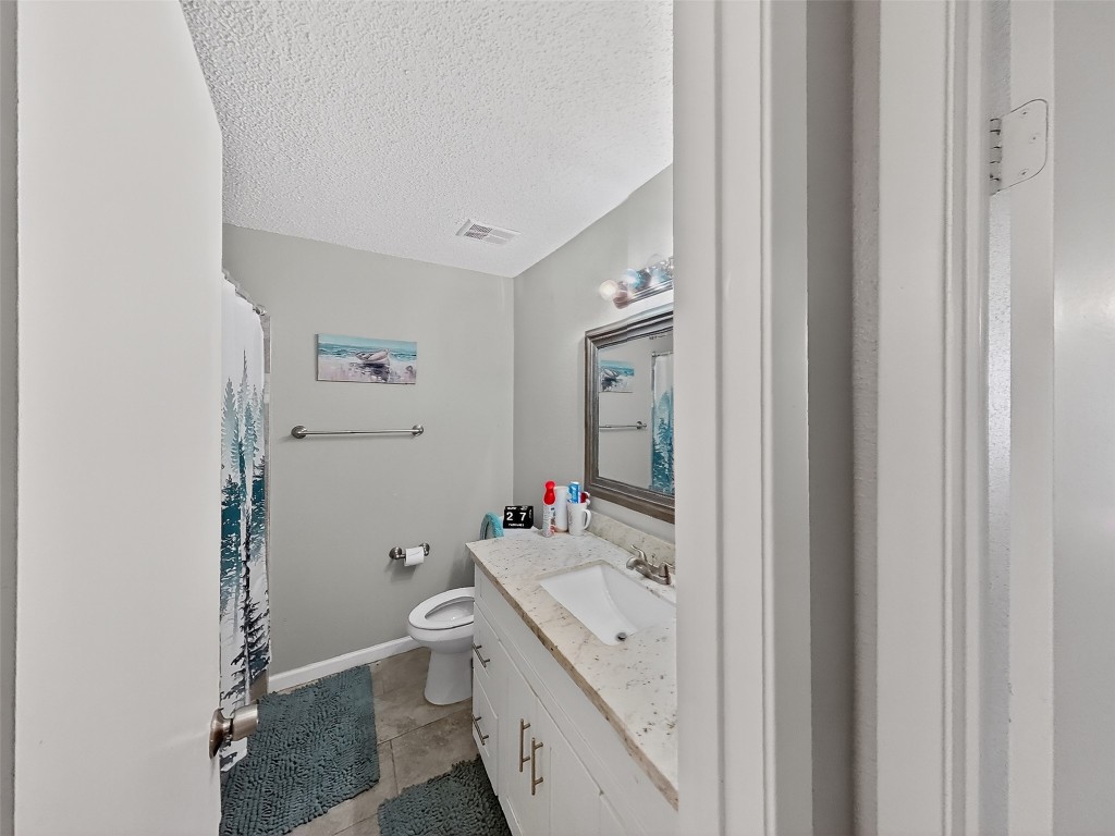 8101 Amelia Road, Unit 404 Houston, TX 77055 - Photo 28 of 39 a bathroom with a sink vanity mirror and toilet