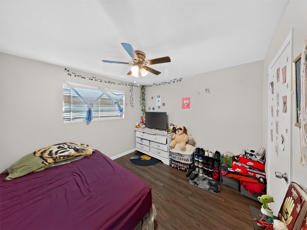 8101 Amelia Road, Unit 404 Houston, TX 77055 - Photo 29 of 39 a bedroom with furniture and a wooden floor