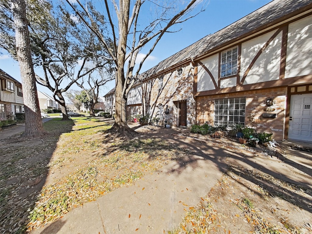 8101 Amelia Road, Unit 404 Houston, TX 77055 - Photo 3 of 39 a view of a yard with brick walls