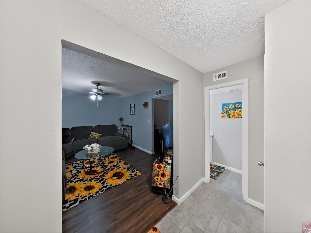 8101 Amelia Road, Unit 404 Houston, TX 77055 - Photo 5 of 39