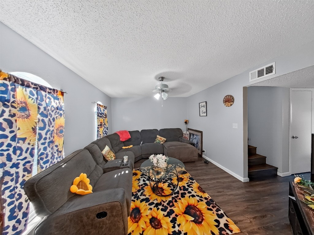 8101 Amelia Road, Unit 404 Houston, TX 77055 - Photo 8 of 39 a living room with furniture and wooden floor