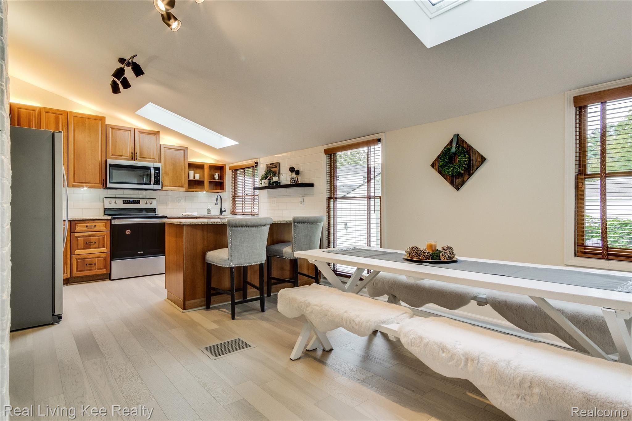 902 Fairview Avenue Rochester, MI 48307 - Photo 54 of 74 Interiors (31 of 51).jpg