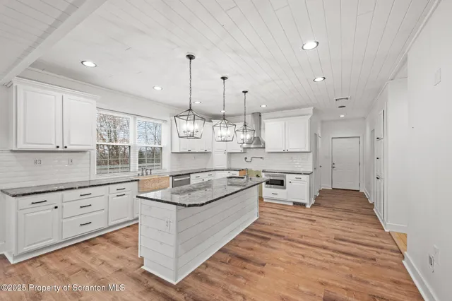 $420,000 | 25 McIntosh Drive, Carbondale, PA 18407