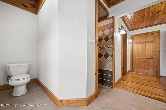 $420,000 | 25 McIntosh Drive, Carbondale, PA 18407