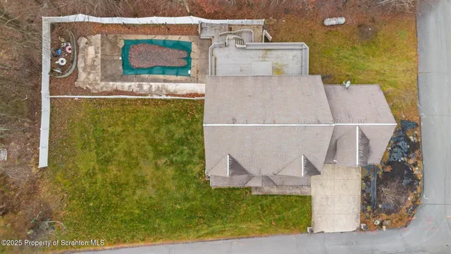 $420,000 | 25 McIntosh Drive, Carbondale, PA 18407