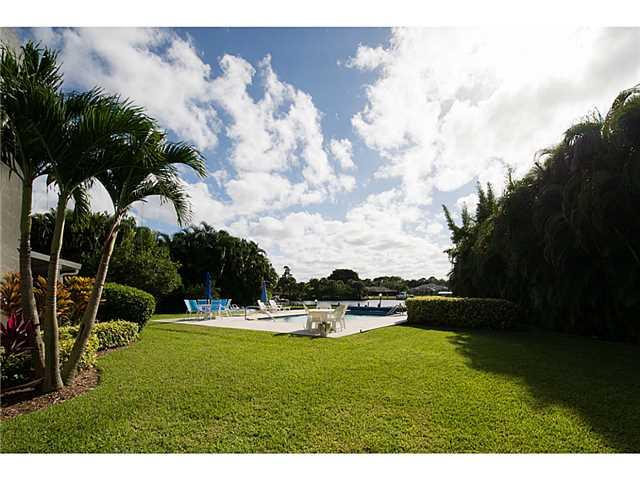 974 Northwest Spruce Ridge Drive, Unit 2 Stuart, FL 34994 - Photo 19 of 25 Gallery Image 19