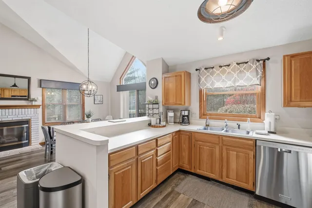 $620,000 | 13 Woodsview Lane, Unit 2, Lincoln, NH 03251