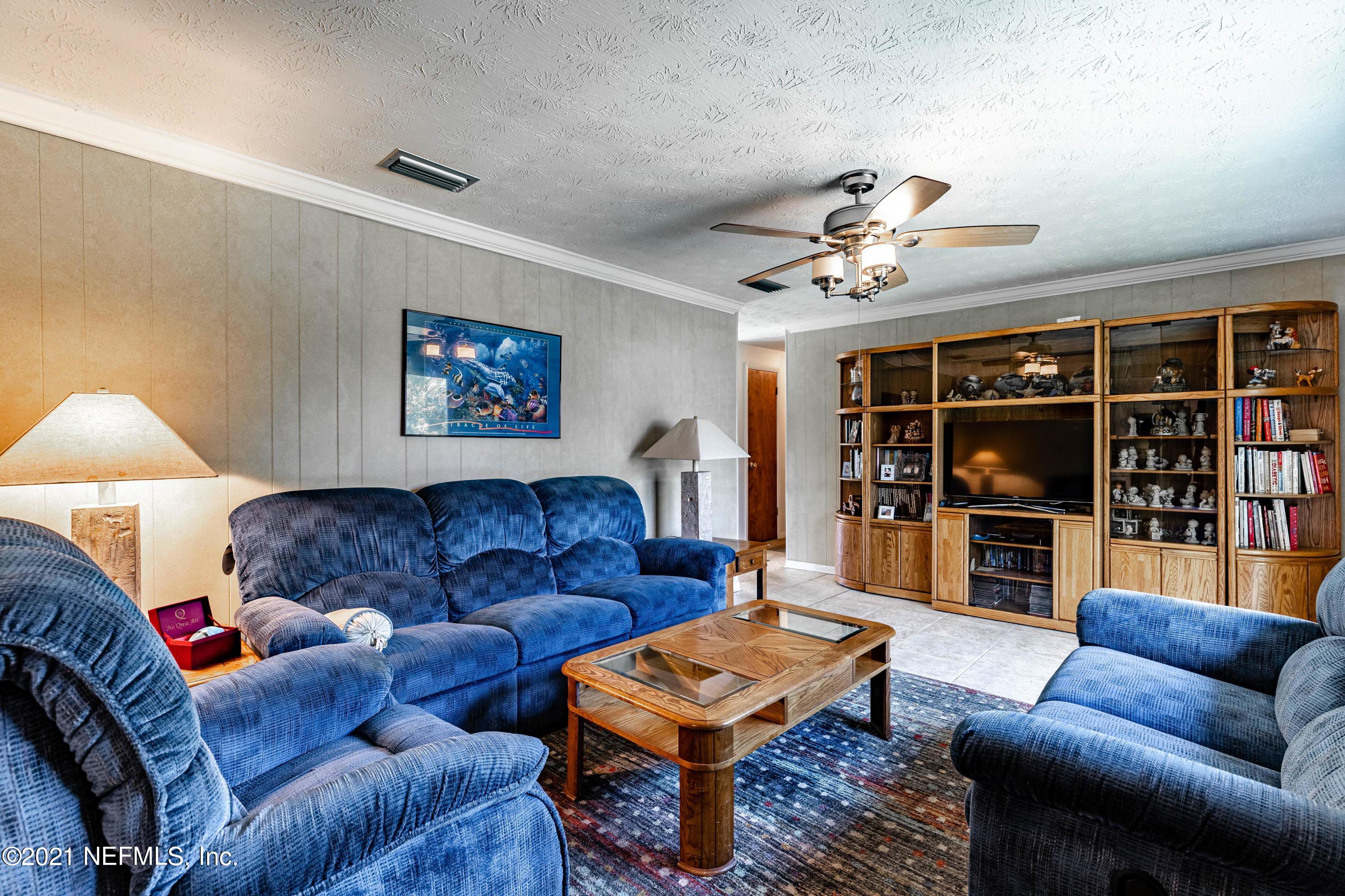 423 Neptune Road Orange Park, FL 32073 - Photo 10 of 27 12-Family Room