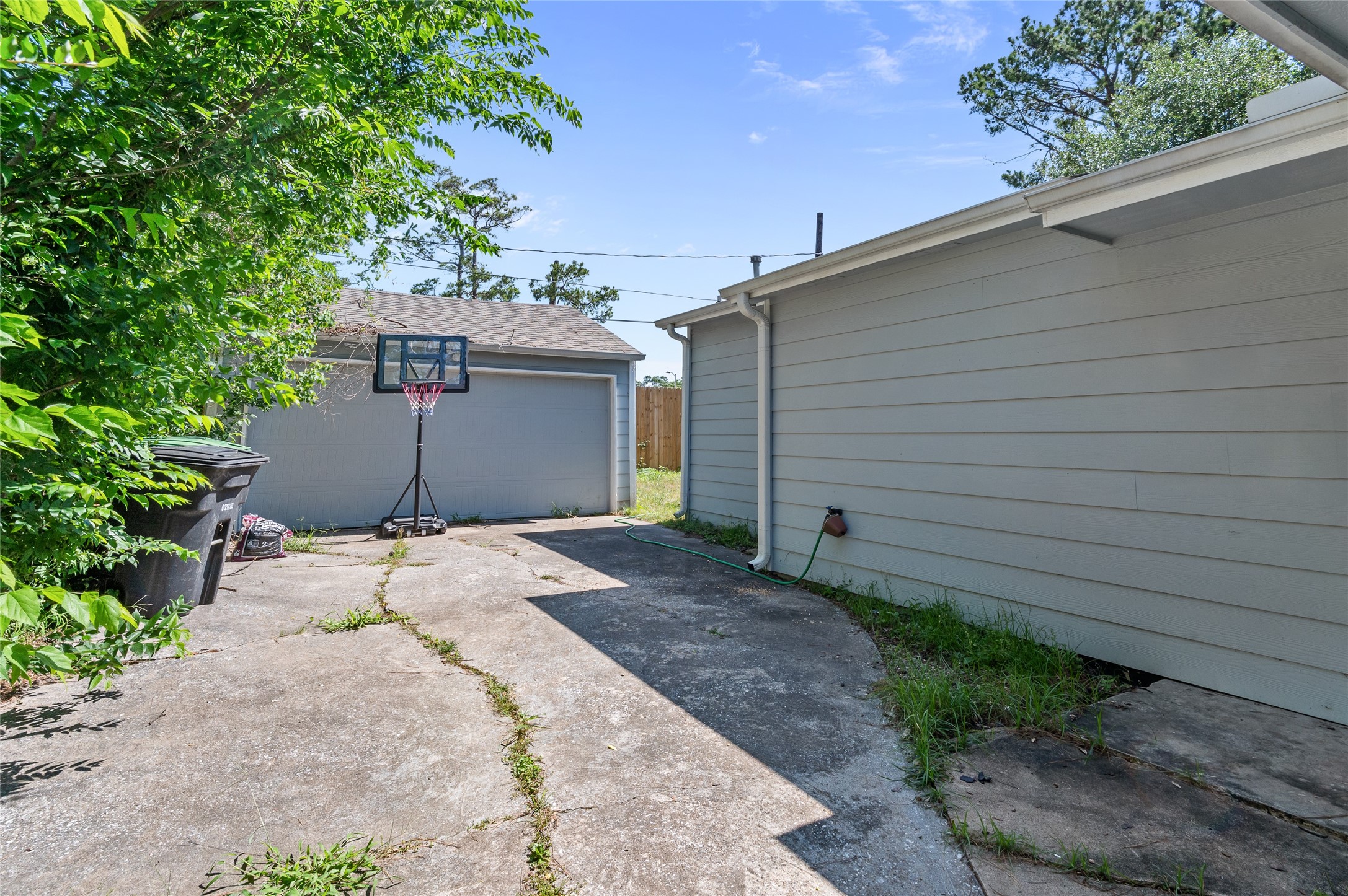 3853 Rosedale Street Houston, TX 77004 - Photo 40 of 50 Detached 2 car garage