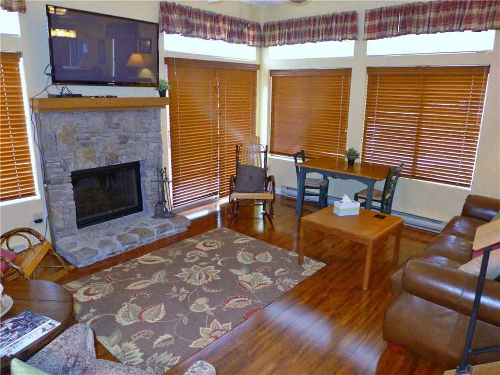 1919 South Ridge Court Hidden Valley, PA 15502 - Photo 4 of 25 Living Room