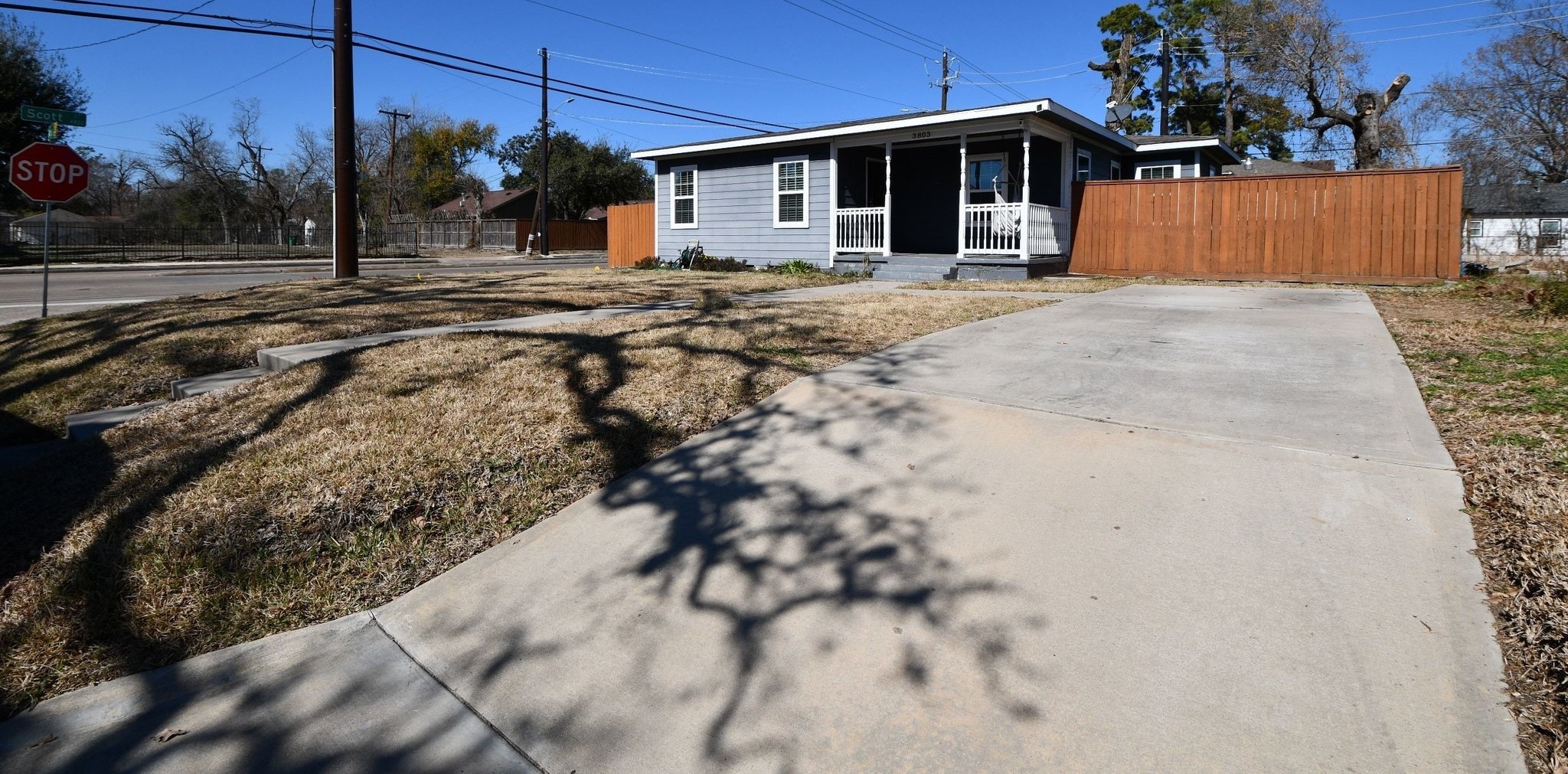 3803 Arbor Street Houston, TX 77004 - Photo 3 of 19 Driveway to your home
