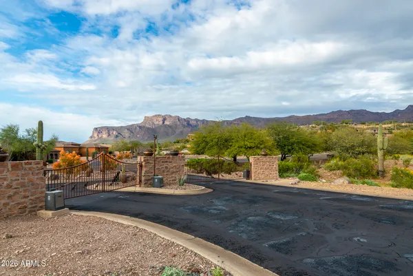 $1,275,000 | 9007 East Canyon Creek Drive, Gold Canyon, AZ 85118