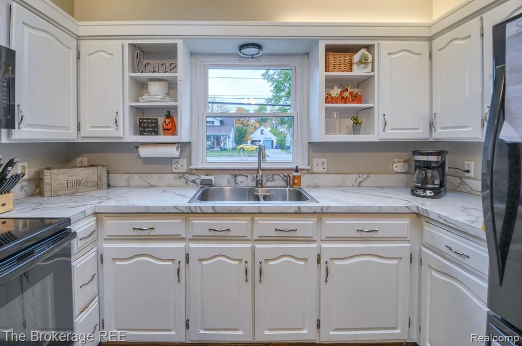 423 South State Road Davison, MI 48423 - Photo 13 of 36