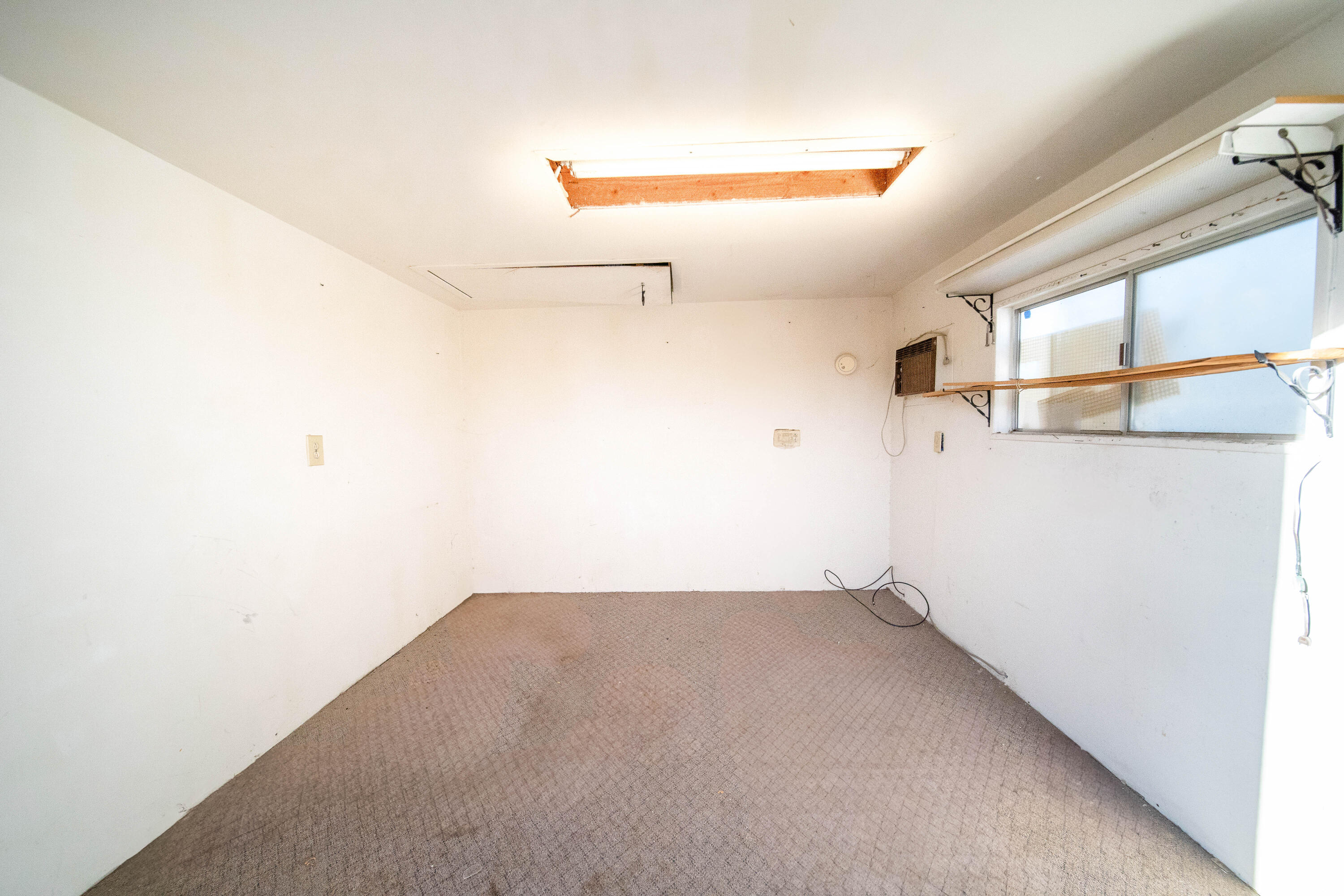 33440 Carlsbad Circle Thousand Palms, CA 92276 - Photo 50 of 52 a view of a small space