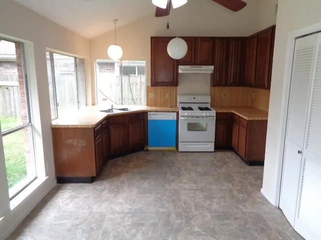 $1,750 | 10211 Golden Sunshine Drive, Houston, TX 77064