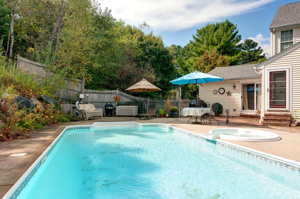 20 Meadow Road, Unit 20 Uxbridge, MA 01569 - Photo 4 of 20 Gallery Image 4