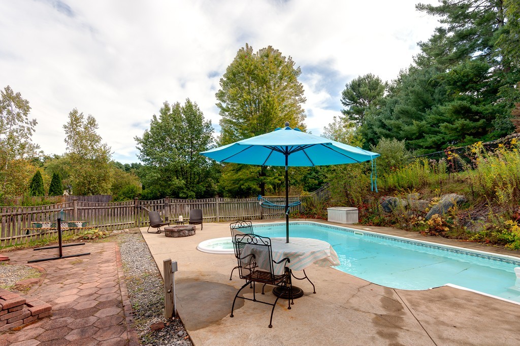 20 Meadow Road, Unit 20 Uxbridge, MA 01569 - Photo 5 of 20 Gallery Image 5