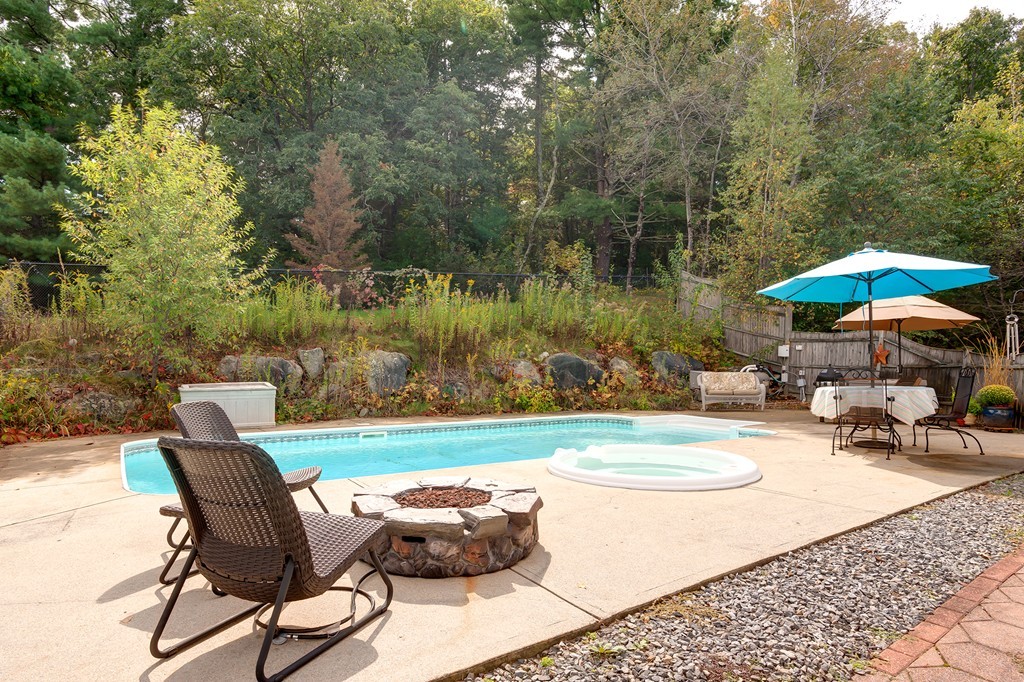 20 Meadow Road, Unit 20 Uxbridge, MA 01569 - Photo 6 of 20 Gallery Image 6