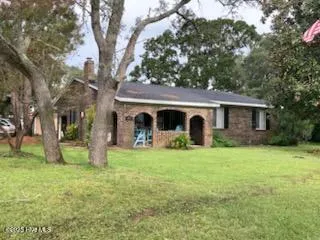 $2,500 | 201 Northeast 48th Street, Oak Island, NC 28465