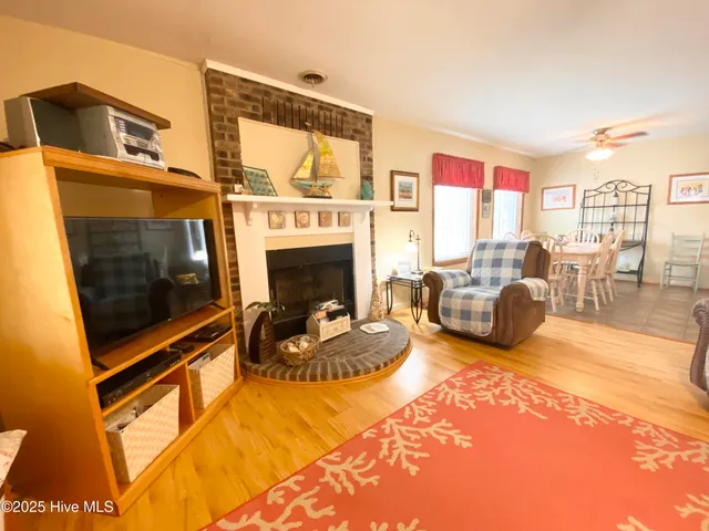 $2,500 | 201 Northeast 48th Street, Oak Island, NC 28465