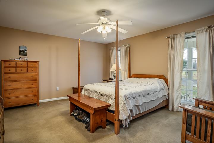 2329 Roslin Road Jamestown, TN 38556 - Photo 13 of 30 a bedroom with a bed and a table