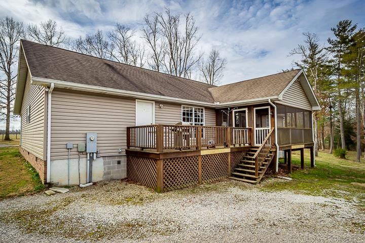 2329 Roslin Road Jamestown, TN 38556 - Photo 25 of 30 a view of a house with a yard and sitting area