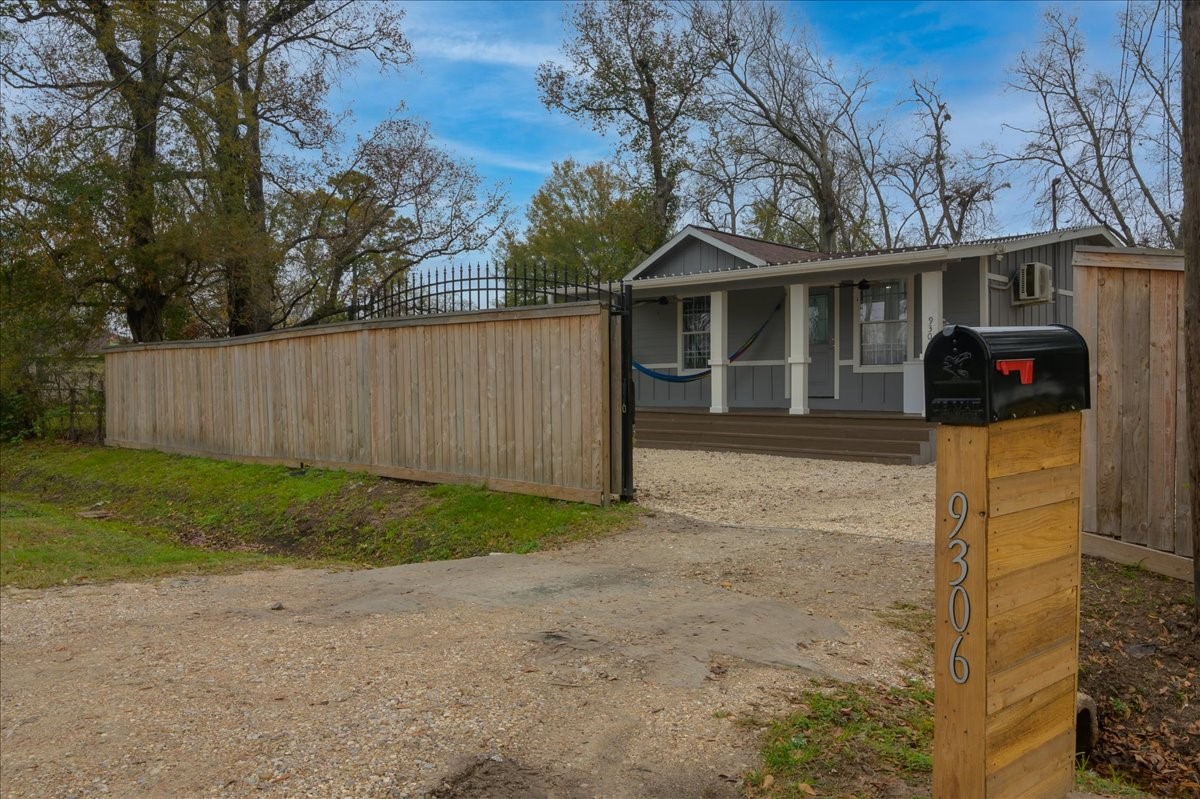 9306 Bertwood Street Houston, TX 77016 - Photo 5 of 27