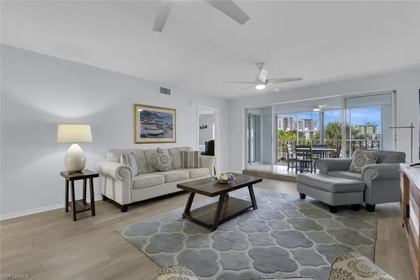 $10,500 | 9101 Vanderbilt Drive, Unit 203, Naples, FL 34108