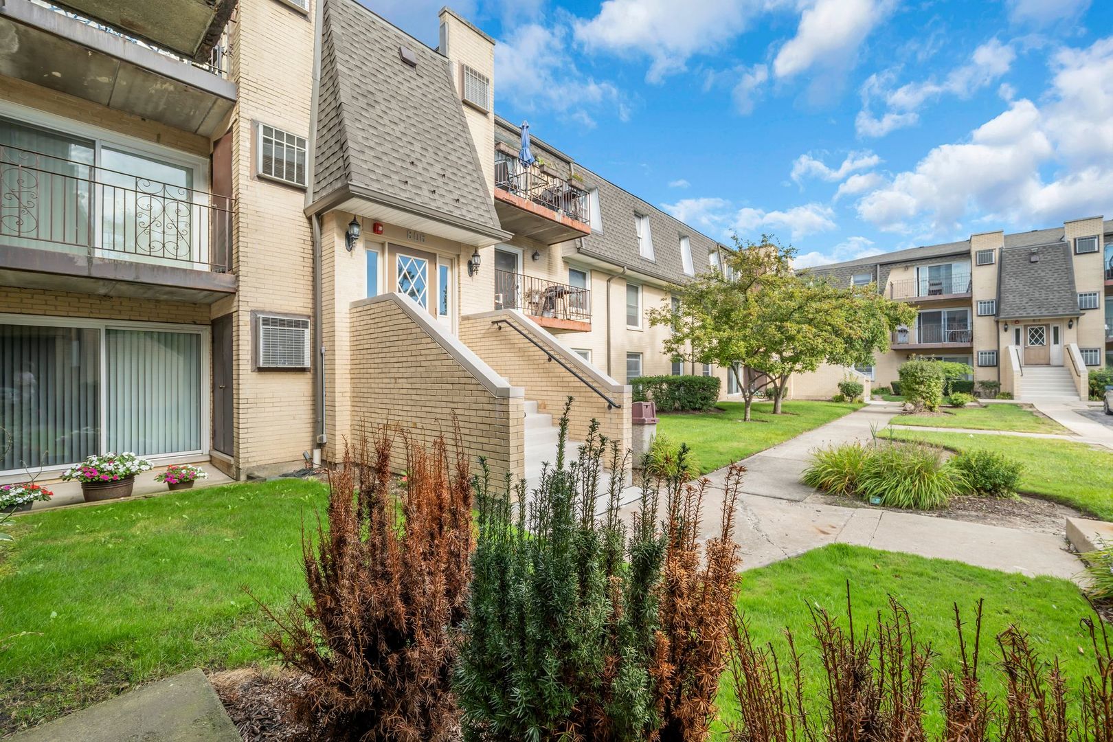 804 North River Road, Unit 1D Mount Prospect, IL 60056 - Photo 2 of 16