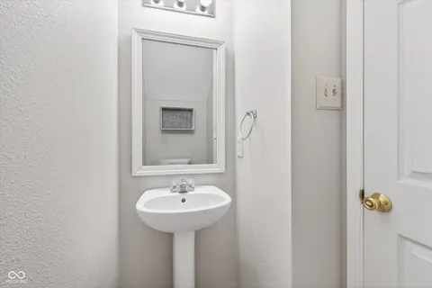 $279,900 | 8277 South Evening Drive, Pendleton, IN 46064