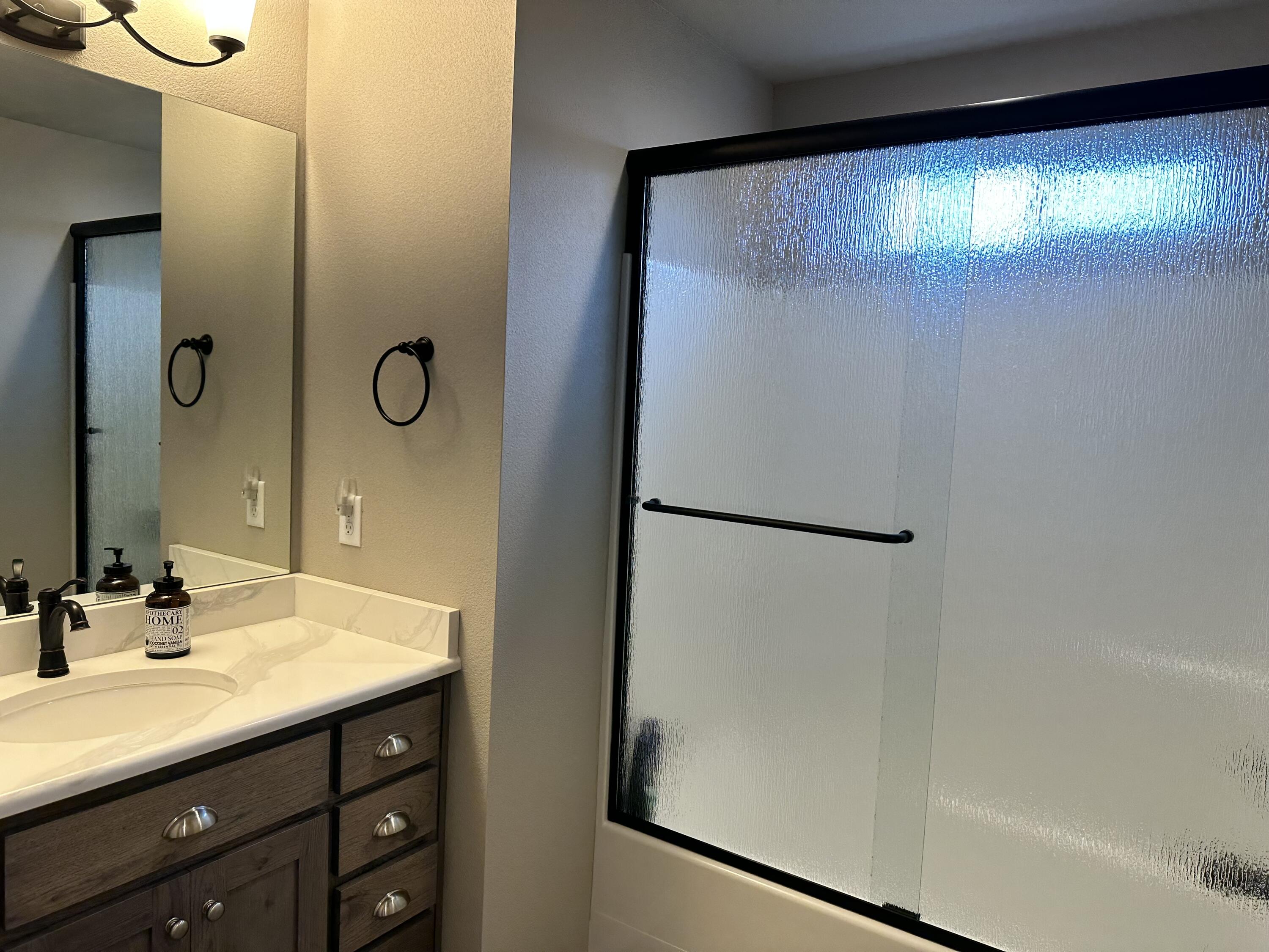 2186 Lower River Road Grants Pass, OR 97526 - Photo 17 of 19 bathroom