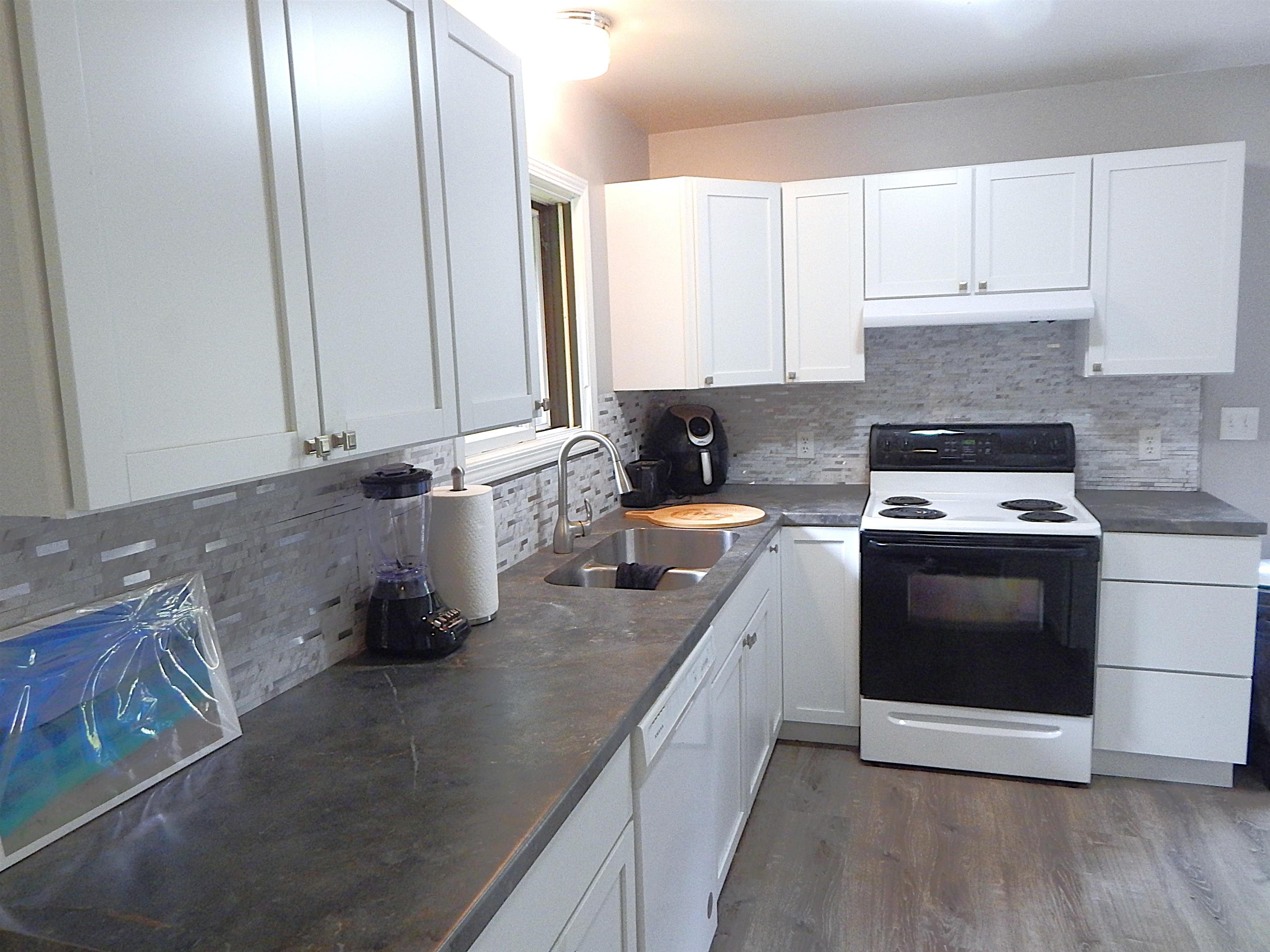 1492 Innwood North Interlochen, MI 49643 - Photo 3 of 19 1947542-254dbd4b-f1f7-4987-9ac3-0d11ed25c204.JPG