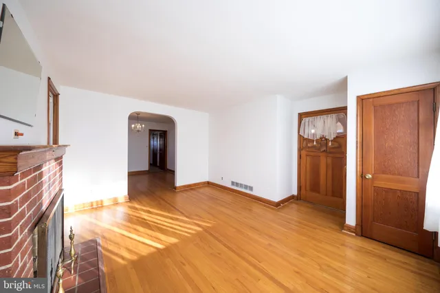 a view of a room with wooden floor and closet