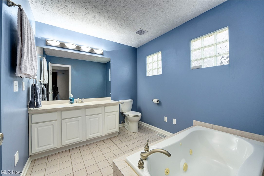 608 Literary Road Cleveland, OH 44113 - Photo 19 of 33