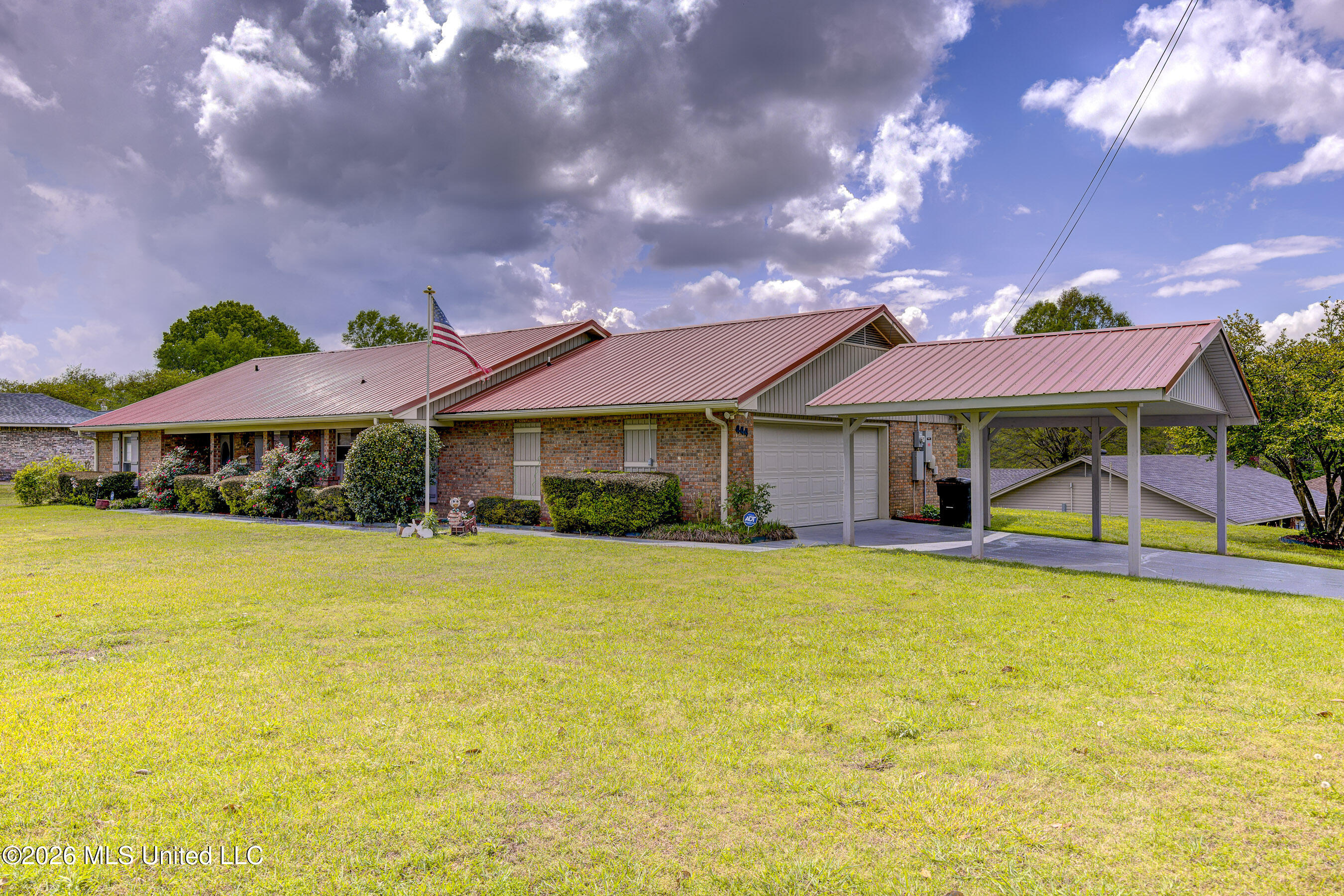 444 Ridgewood Street, Unit 444 Vicksburg, MS 39180 - Photo 1 of 25 Front Three-Quarter View 1