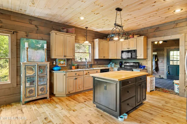 $1,199,000 | 575 Ironsburg Road, Tellico Plains, TN 37385