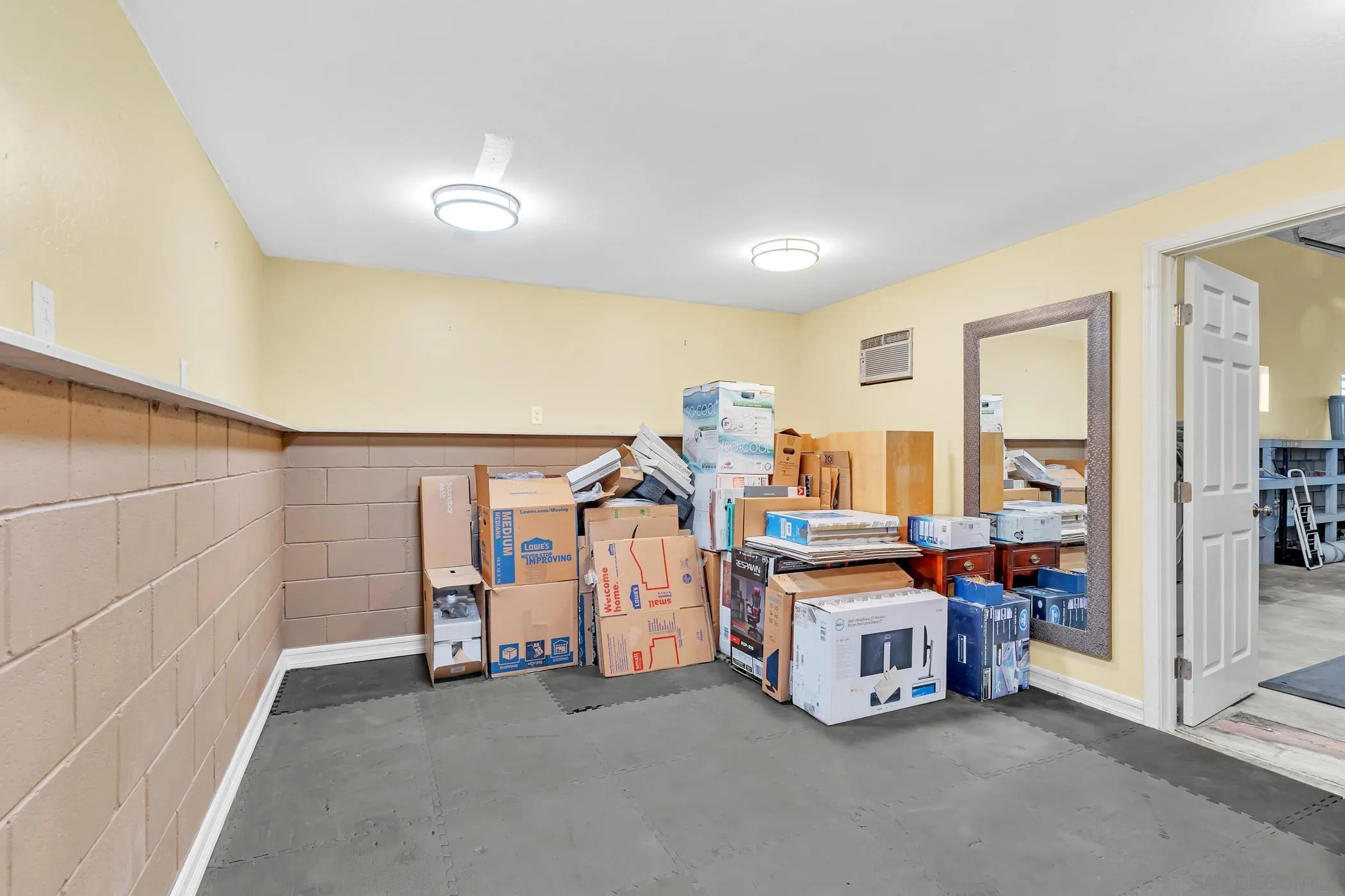 2389 Victoria Circle Alpine, CA 91901 - Photo 65 of 75 a view of a room with gym equipment